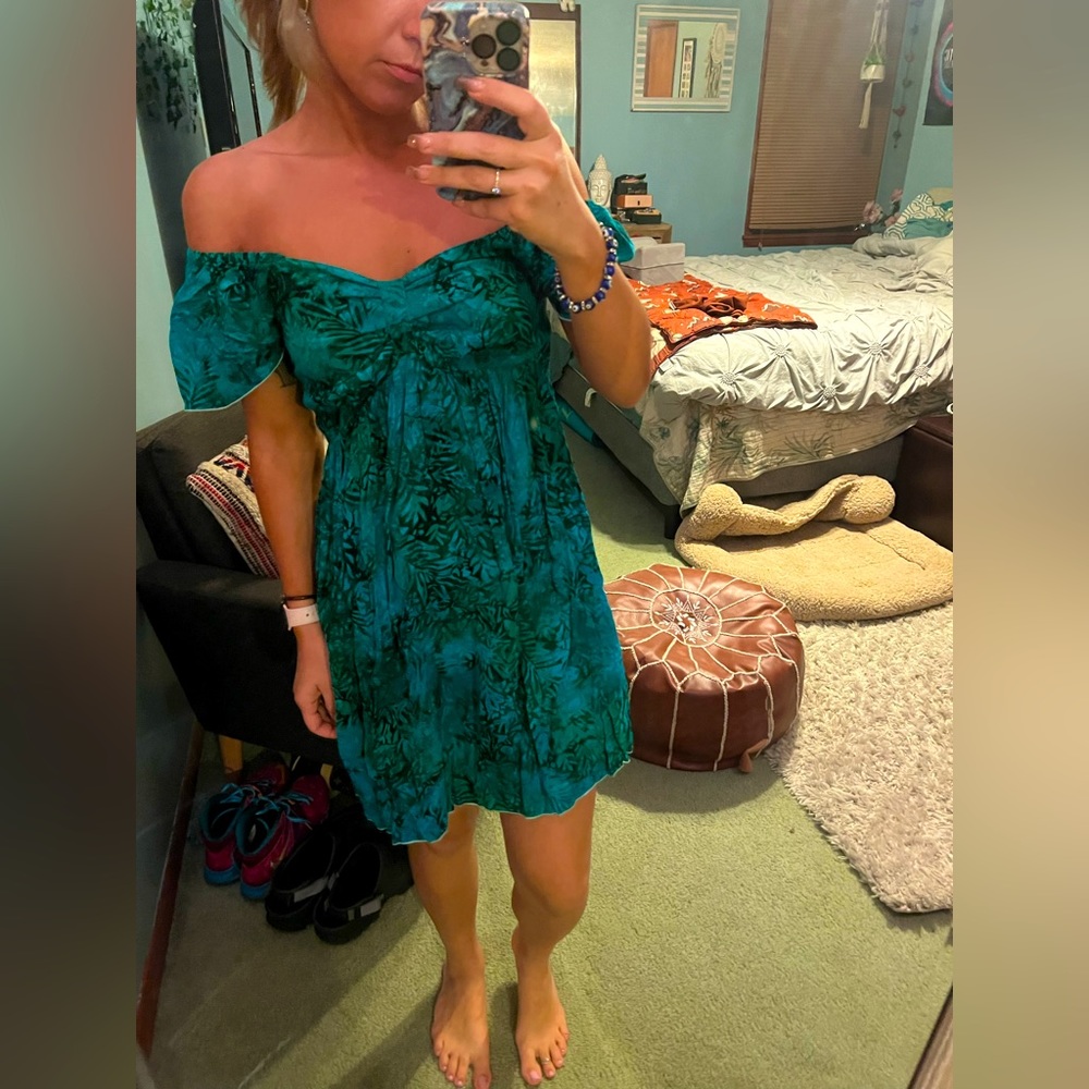 Off the shoulders floral flowy dress